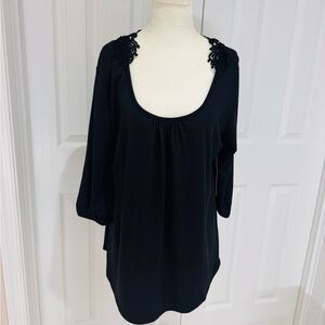 1X NWT Top Black Women's Top Lace Inset on Back Lacy new